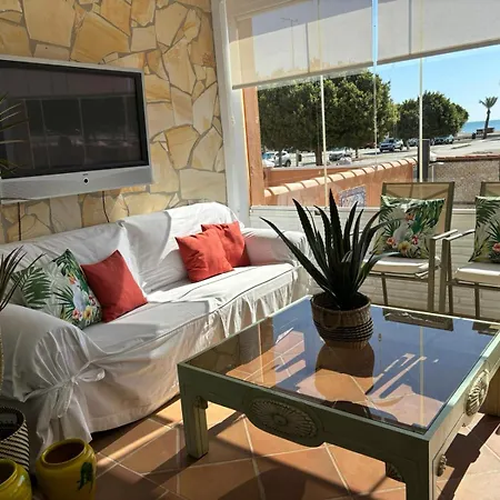 Con Piscina Privada En Primera Linea De Playa טורמולינוס