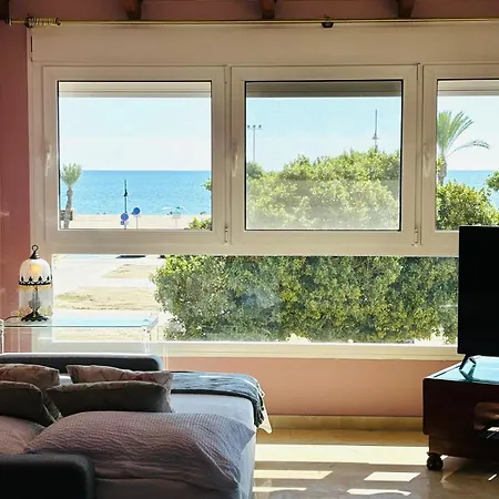 Con Piscina Privada En Primera Linea De Playa וילה