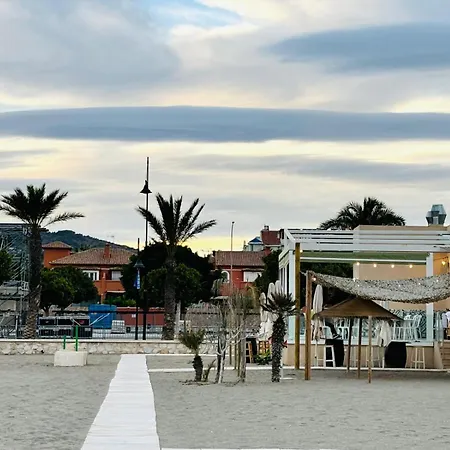 Villa Con Piscina Privada En Primera Linea De Playa *