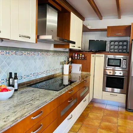 Con Piscina Privada En Primera Linea De Playa Torremolinos