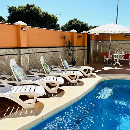 Con Piscina Privada En Primera Linea De Playa Torremolinos